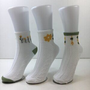 Womens Crew Socks Set 3 Textured Floral Pattern White Green Yellow